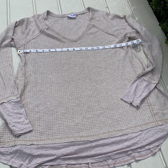 Amalli Talli Vee Neck Waffle Top - Picture 3 of 5